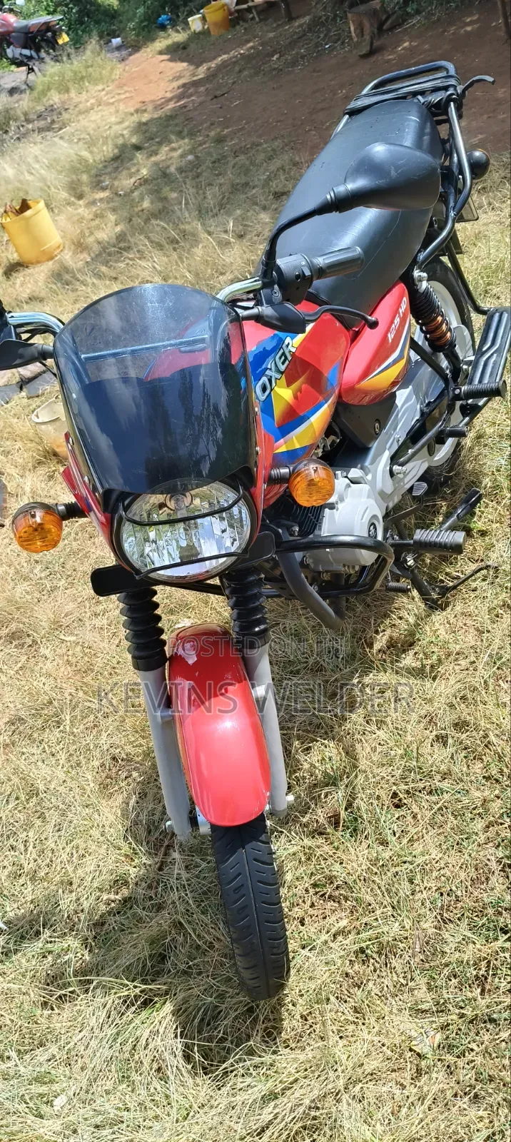 Bajaj Boxer 125 2025 Red