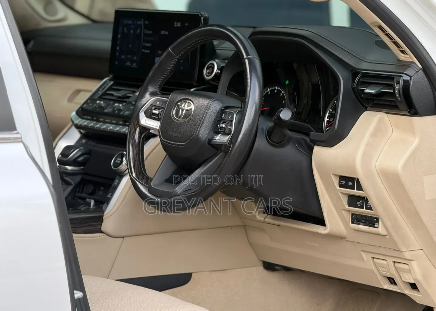 Toyota Land Cruiser 2022 White
