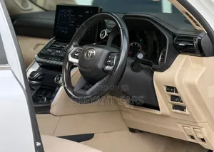 Toyota Land Cruiser 2022 White