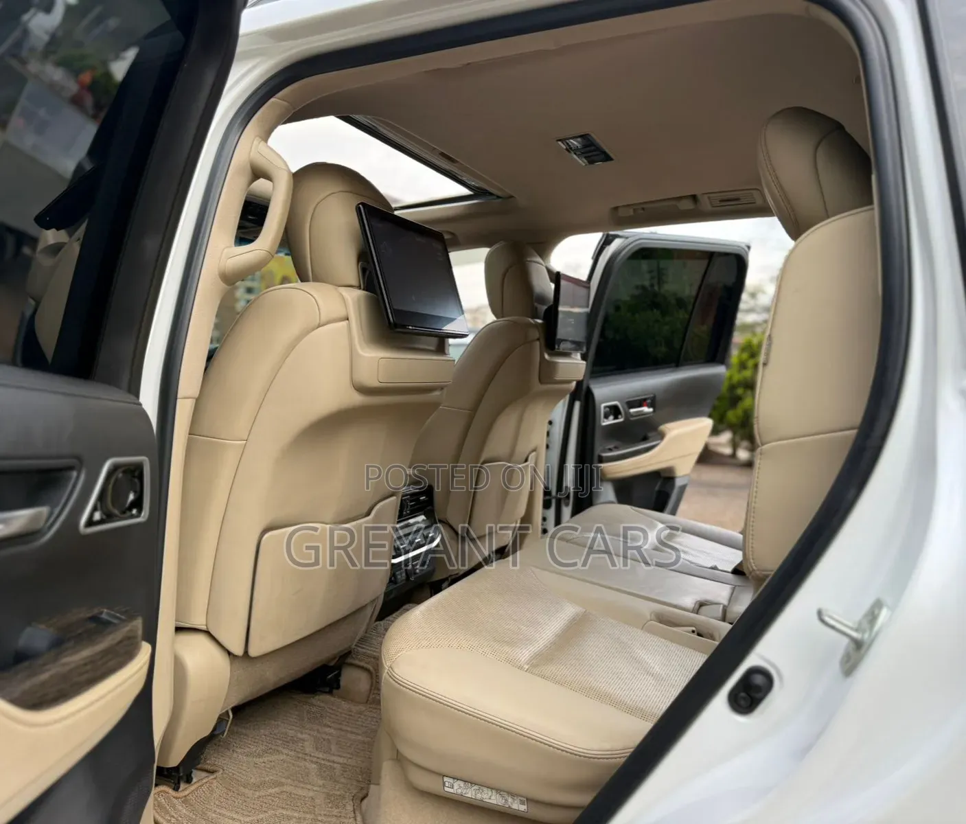 Toyota Land Cruiser 2022 White