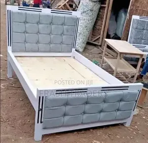 4x6 Upholstered Mocket Bed