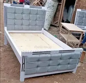 4x6 Upholstered Mocket Bed