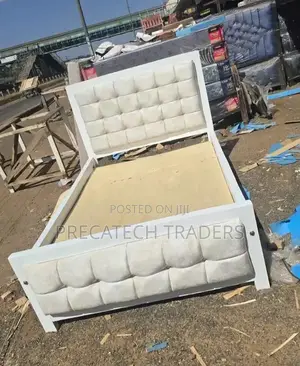 Luxury 4x6 Wooden Mocket Bed
