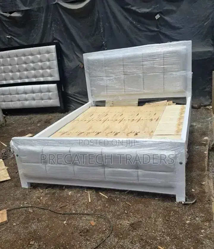 Luxury 4x6 Wooden Mocket Bed