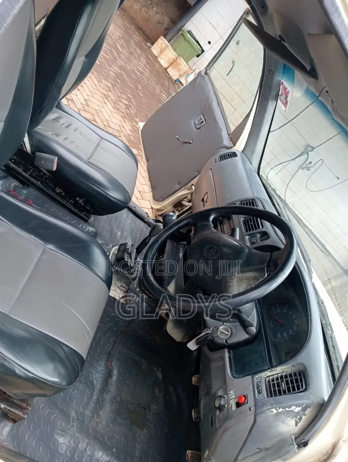 Toyota Hilux 2004 White