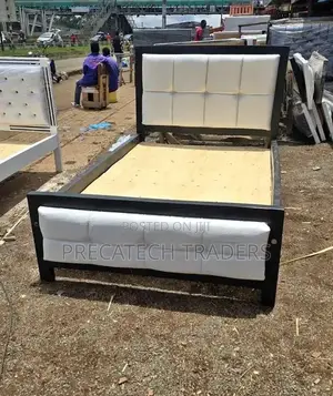 Elegant 4x6 Bedroom Mocket Bed