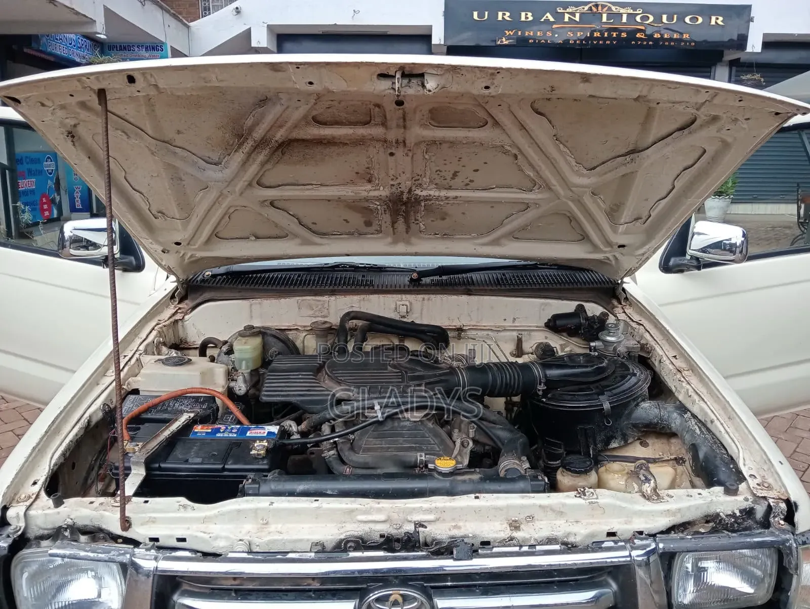 Toyota Hilux 2004 White