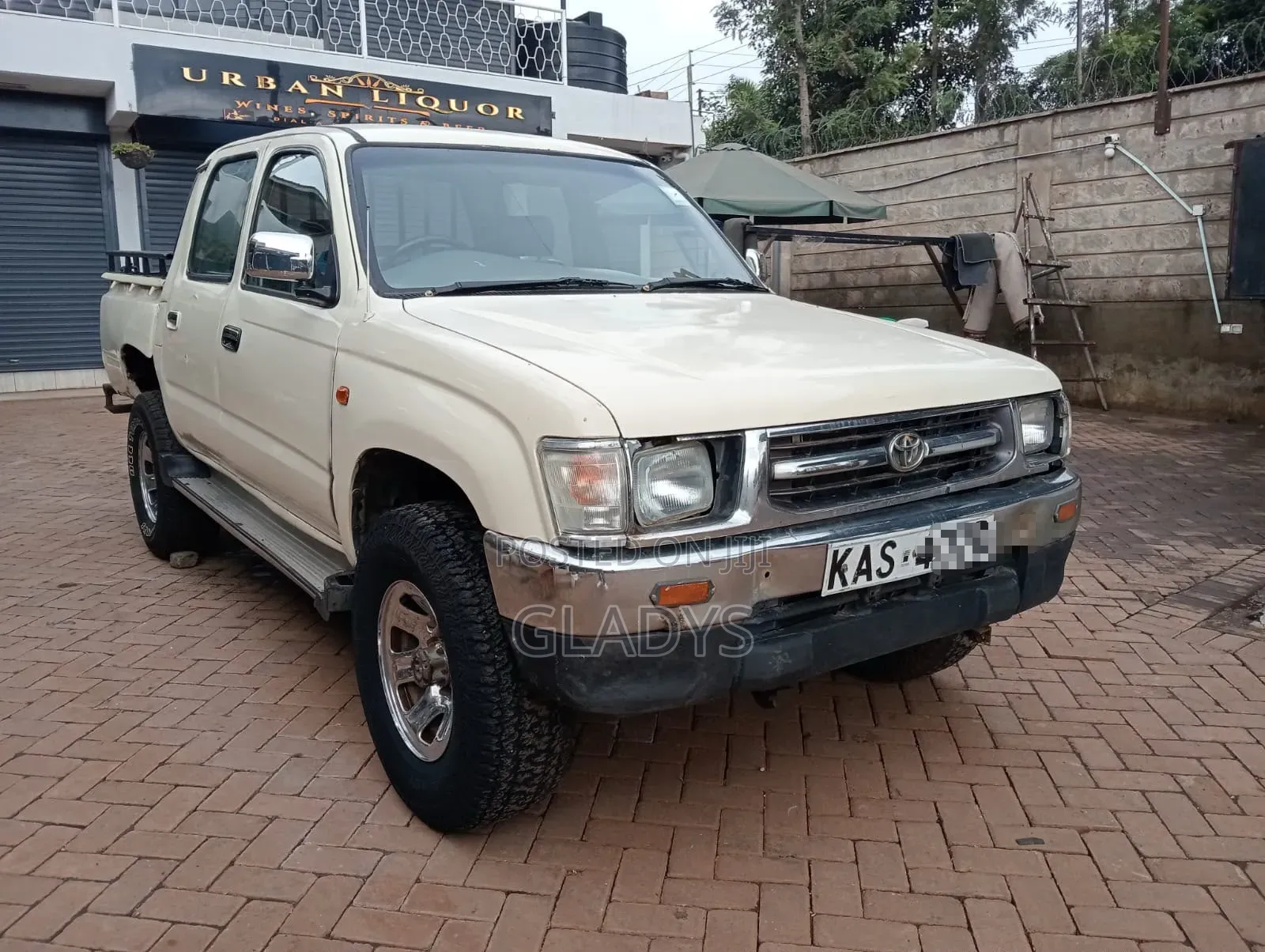 Toyota Hilux 2004 White