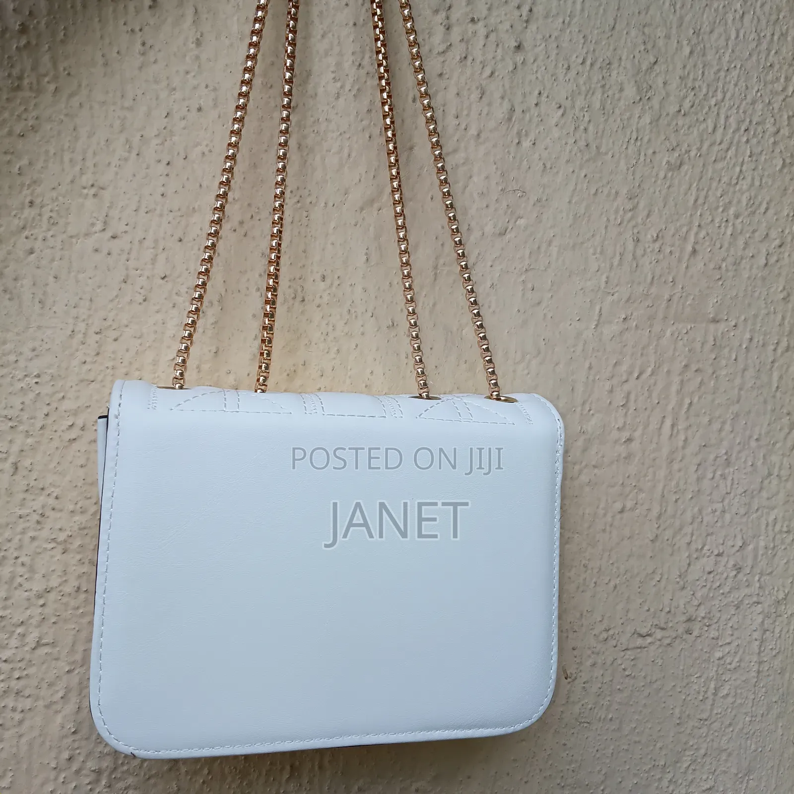 Elegant White Quilted Ladies' Handbag With Gold Chain – Like New