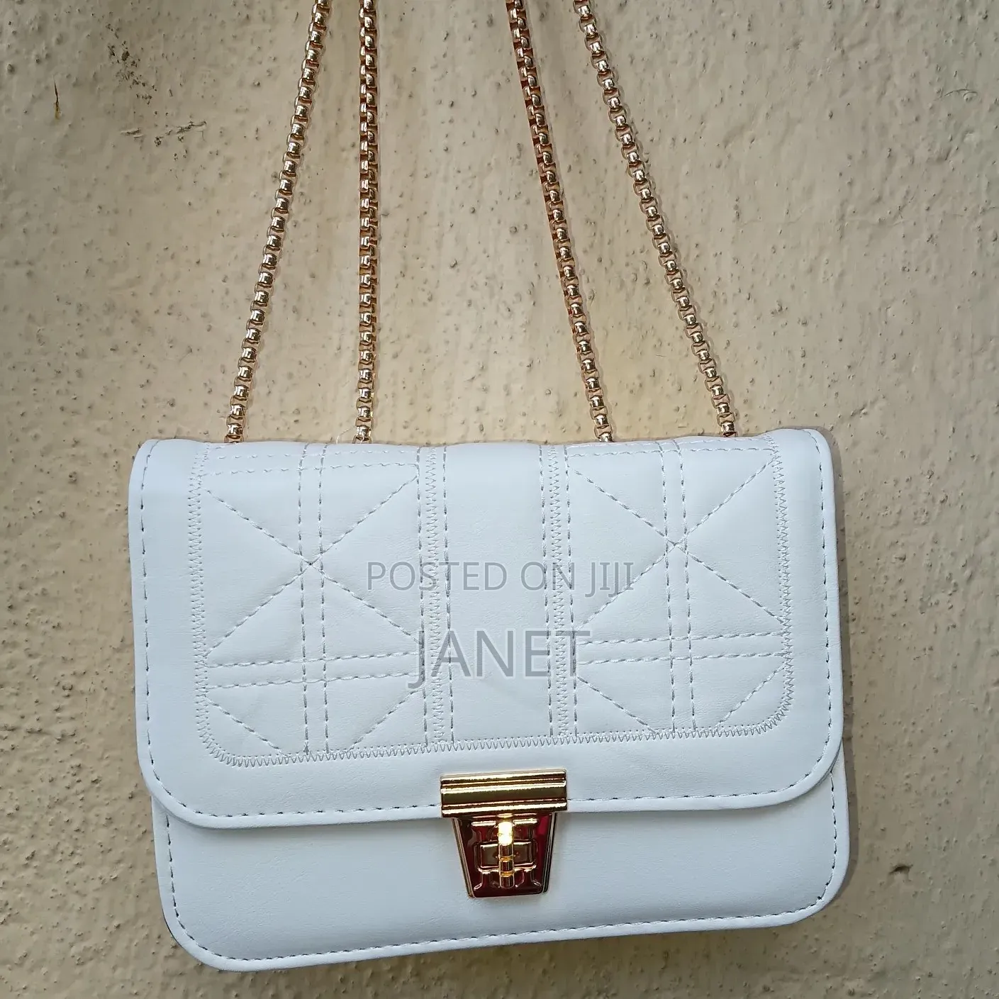 Elegant White Quilted Ladies' Handbag With Gold Chain – Like New