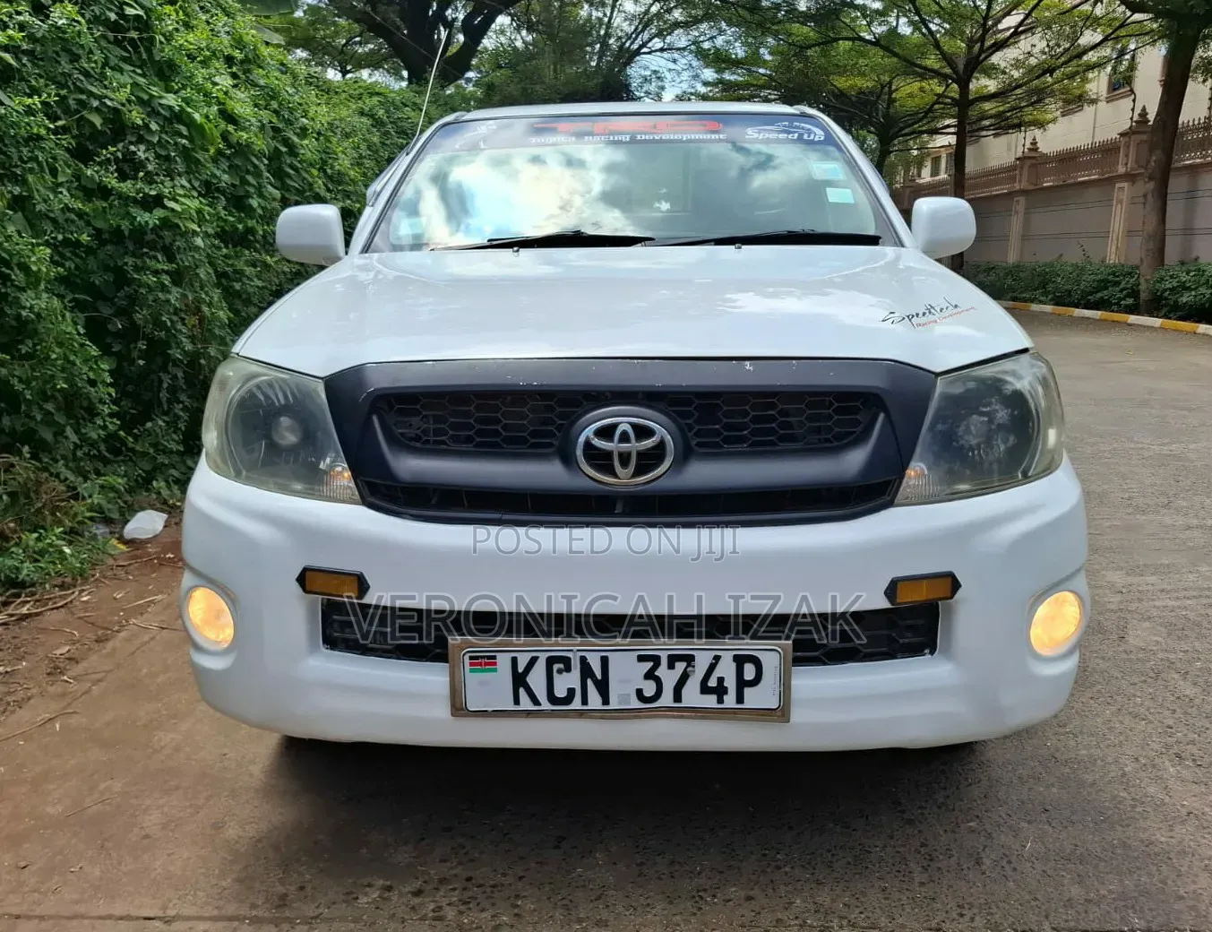 Toyota Hilux 2011 White