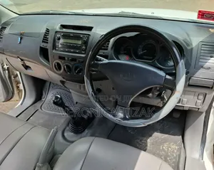 Toyota Hilux 2011 White