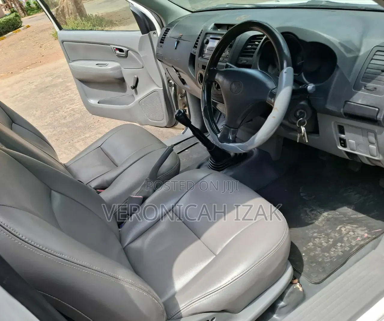 Toyota Hilux 2011 White