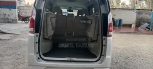 Nissan Serena 2018 Silver