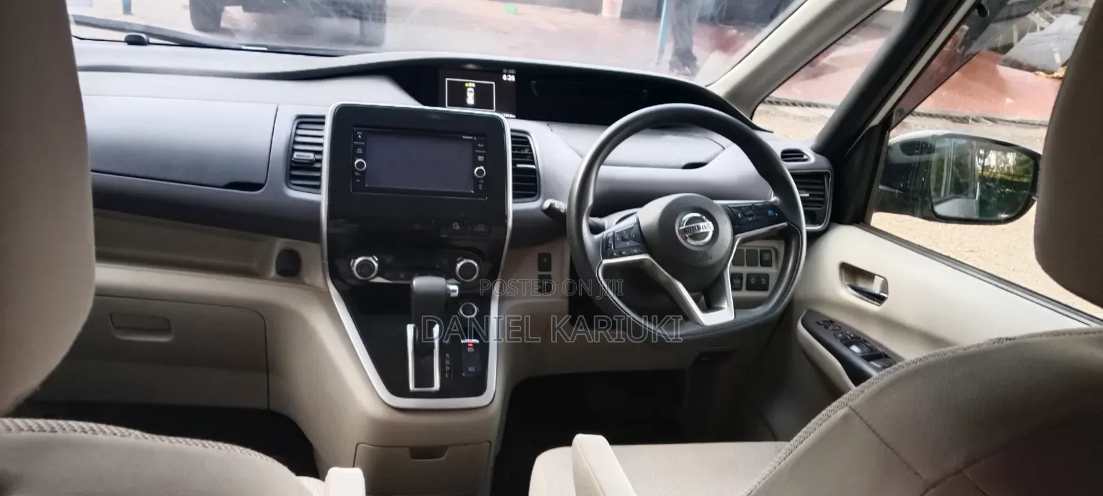 Nissan Serena 2018 Silver
