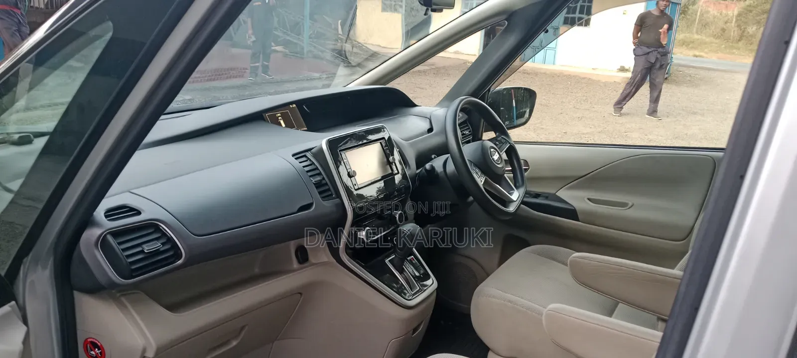 Nissan Serena 2018 Silver