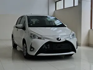 Toyota Vitz 2019 Off white
