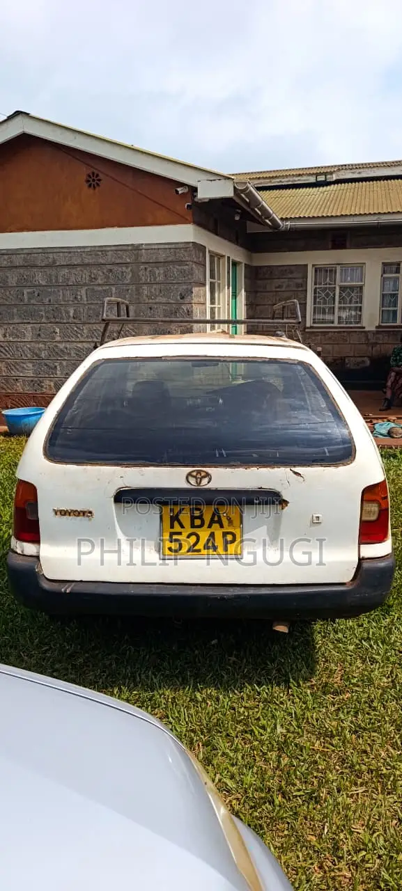 Toyota Corolla Hatchback 1999 White