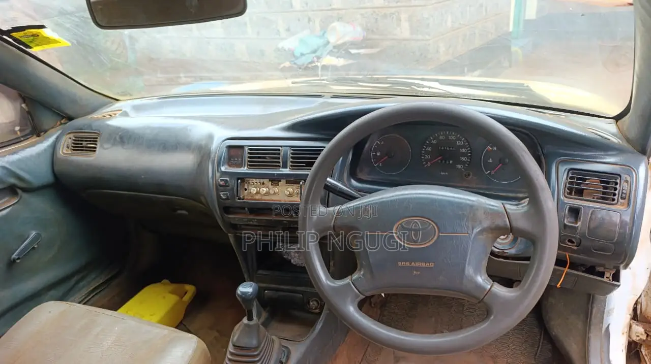 Toyota Corolla Hatchback 1999 White