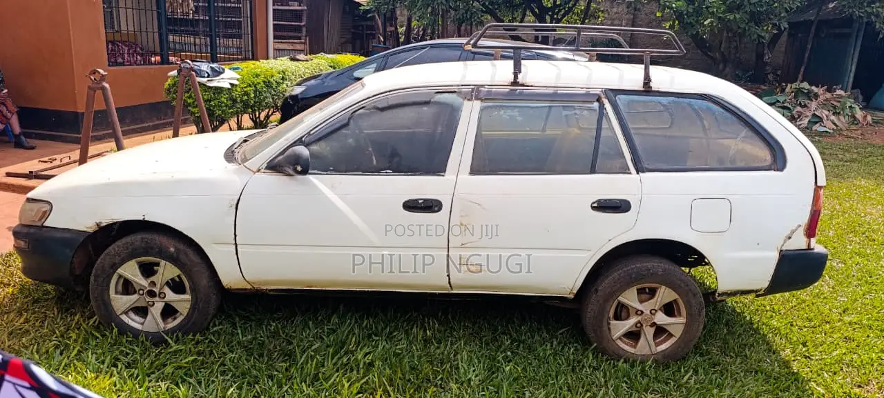 Toyota Corolla Hatchback 1999 White