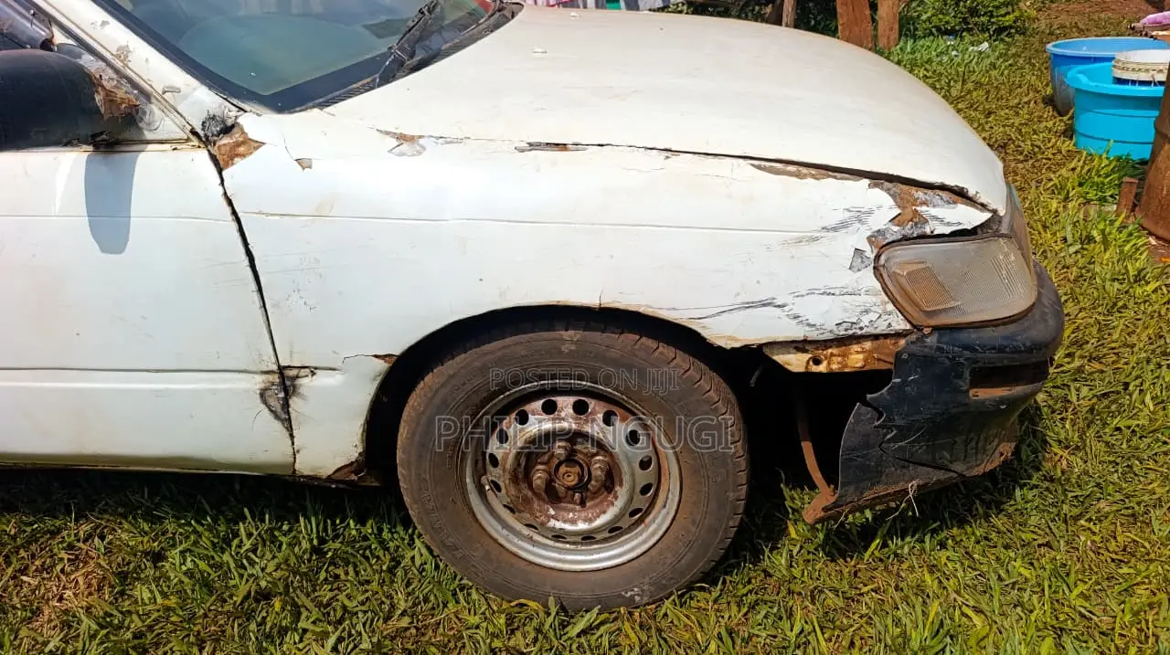 Toyota Corolla Hatchback 1999 White