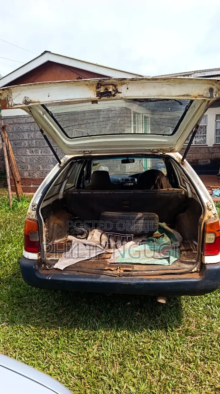 Toyota Corolla Hatchback 1999 White