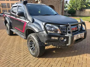 Isuzu D-MAX 2015 Black