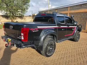 Isuzu D-MAX 2015 Black