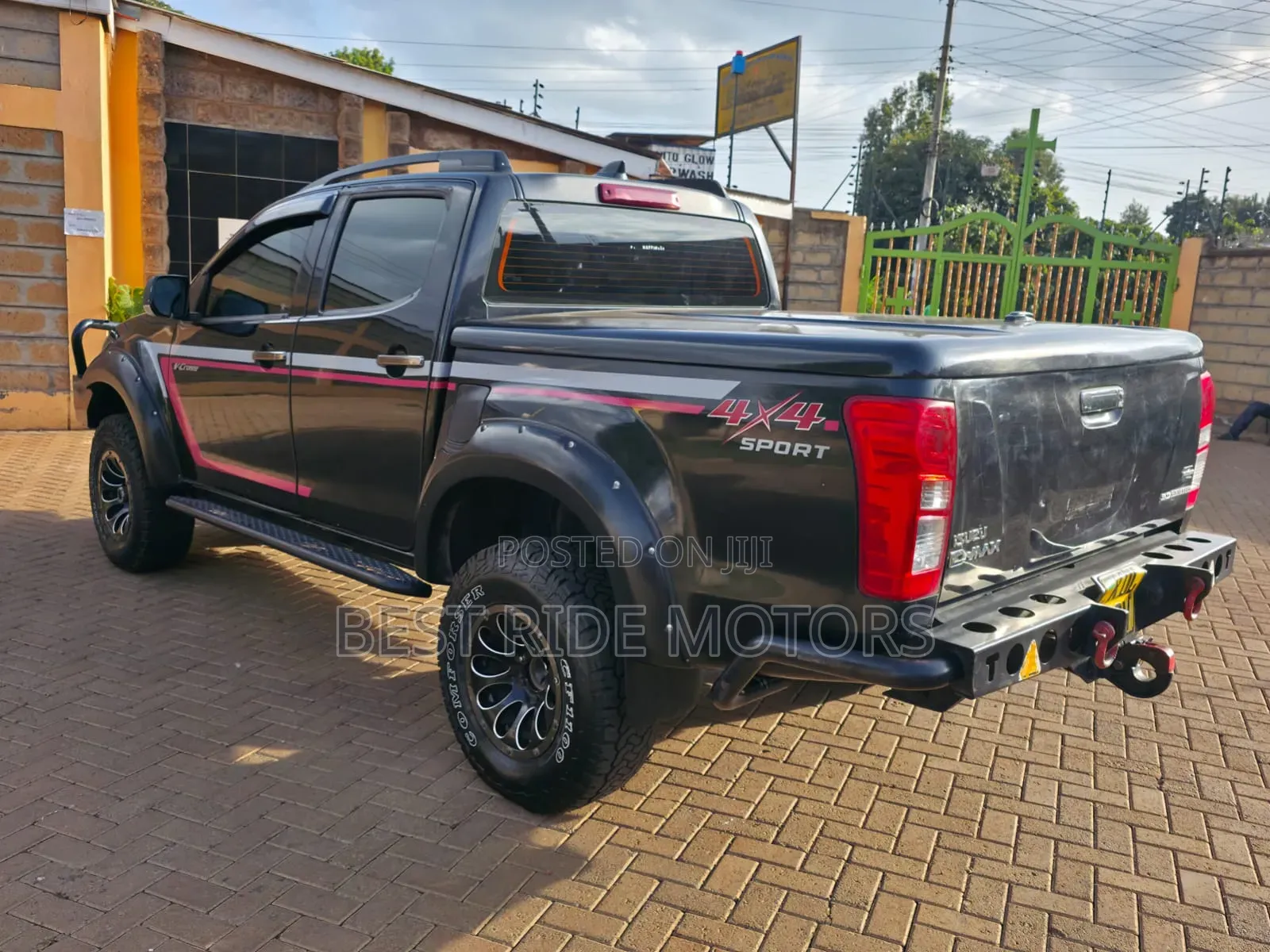 Isuzu D-MAX 2015 Black