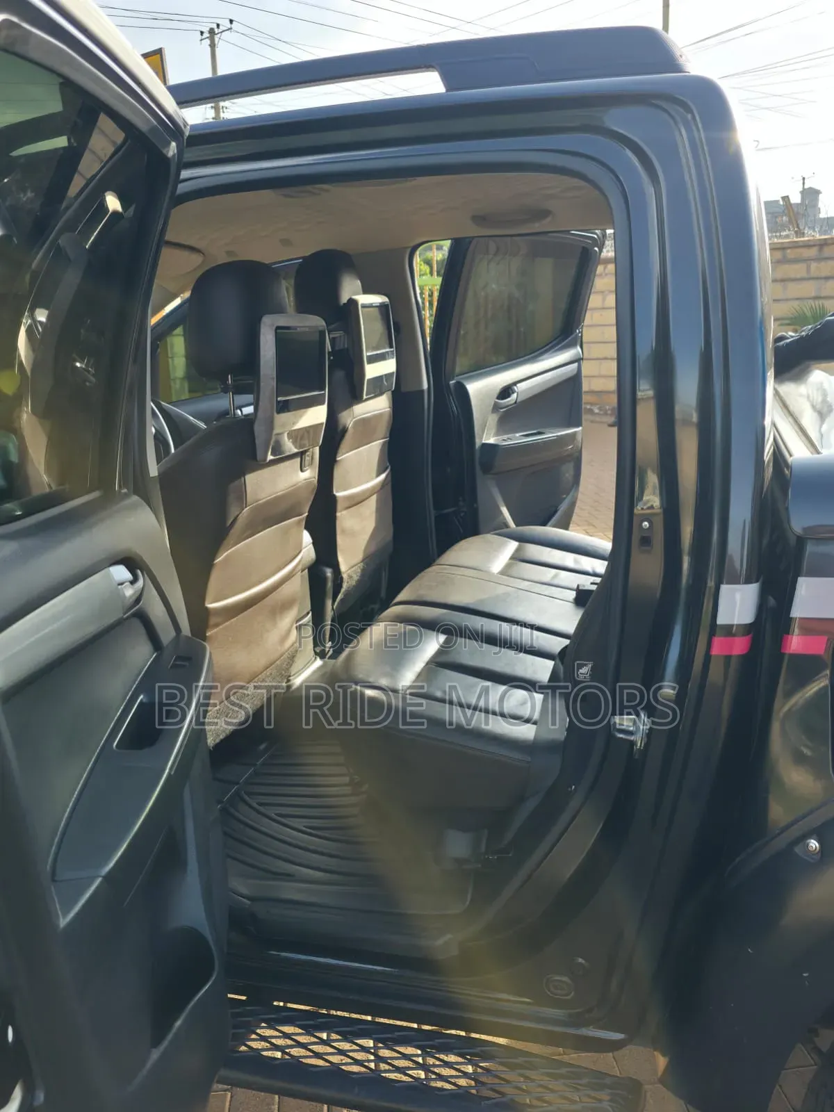 Isuzu D-MAX 2015 Black
