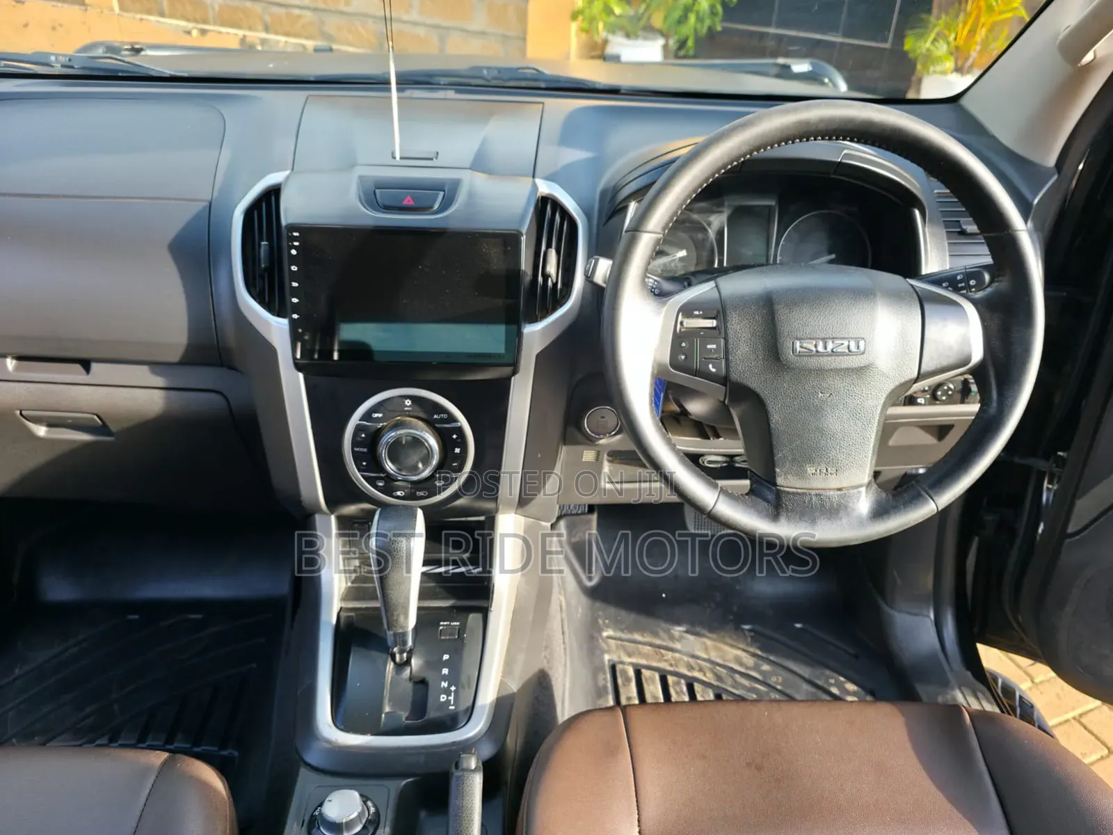 Isuzu D-MAX 2015 Black