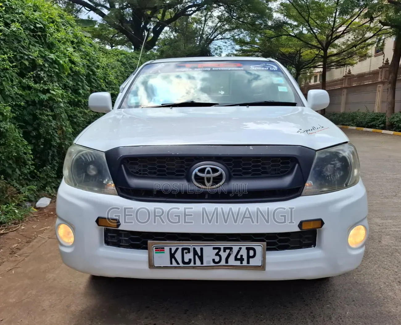Toyota Hilux 2011 White