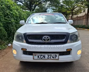 Toyota Hilux 2011 White