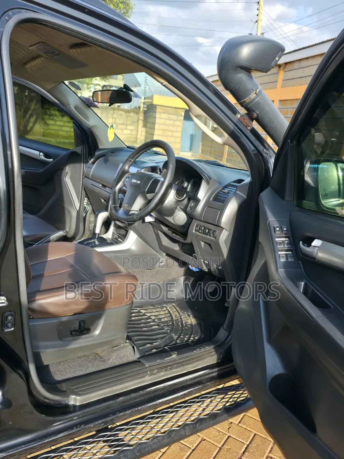 Isuzu D-MAX 2015 Black