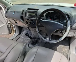 Toyota Hilux 2011 White