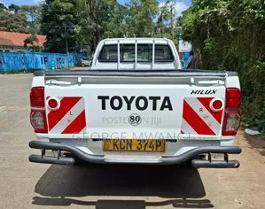 Toyota Hilux 2011 White