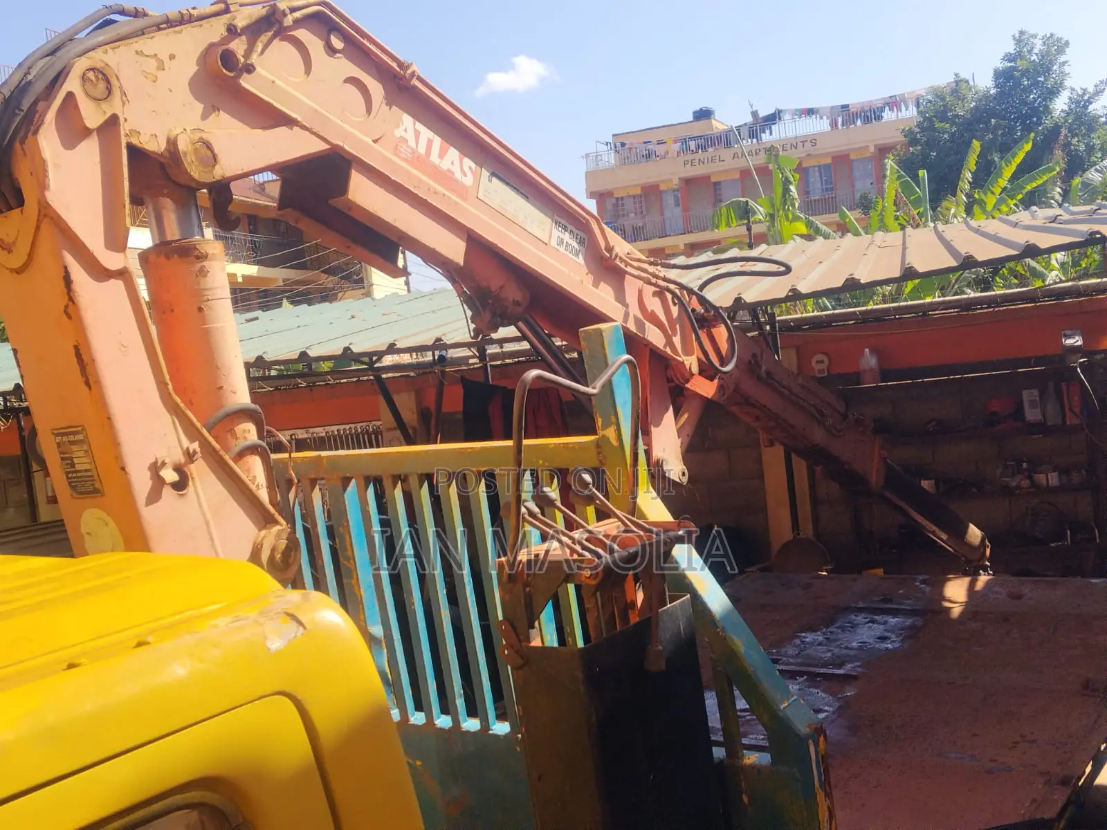 Towing Crane