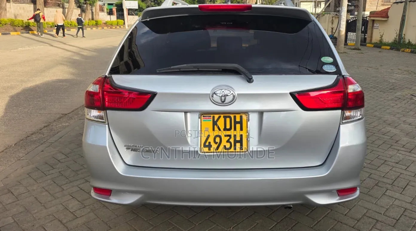 Toyota Corolla Fielder 2015 Silver