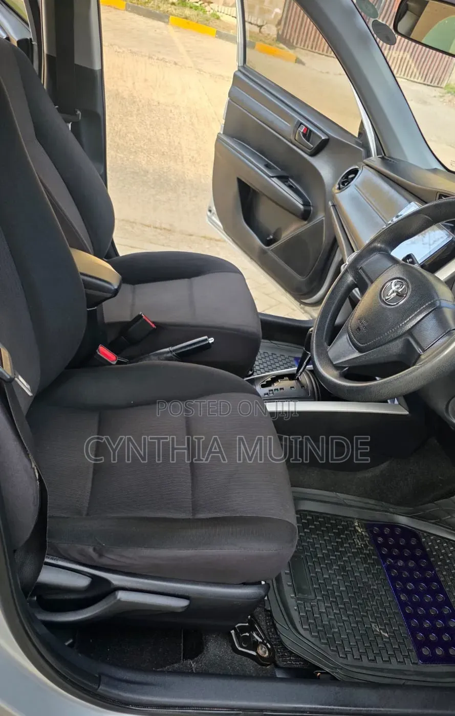 Toyota Corolla Fielder 2015 Silver