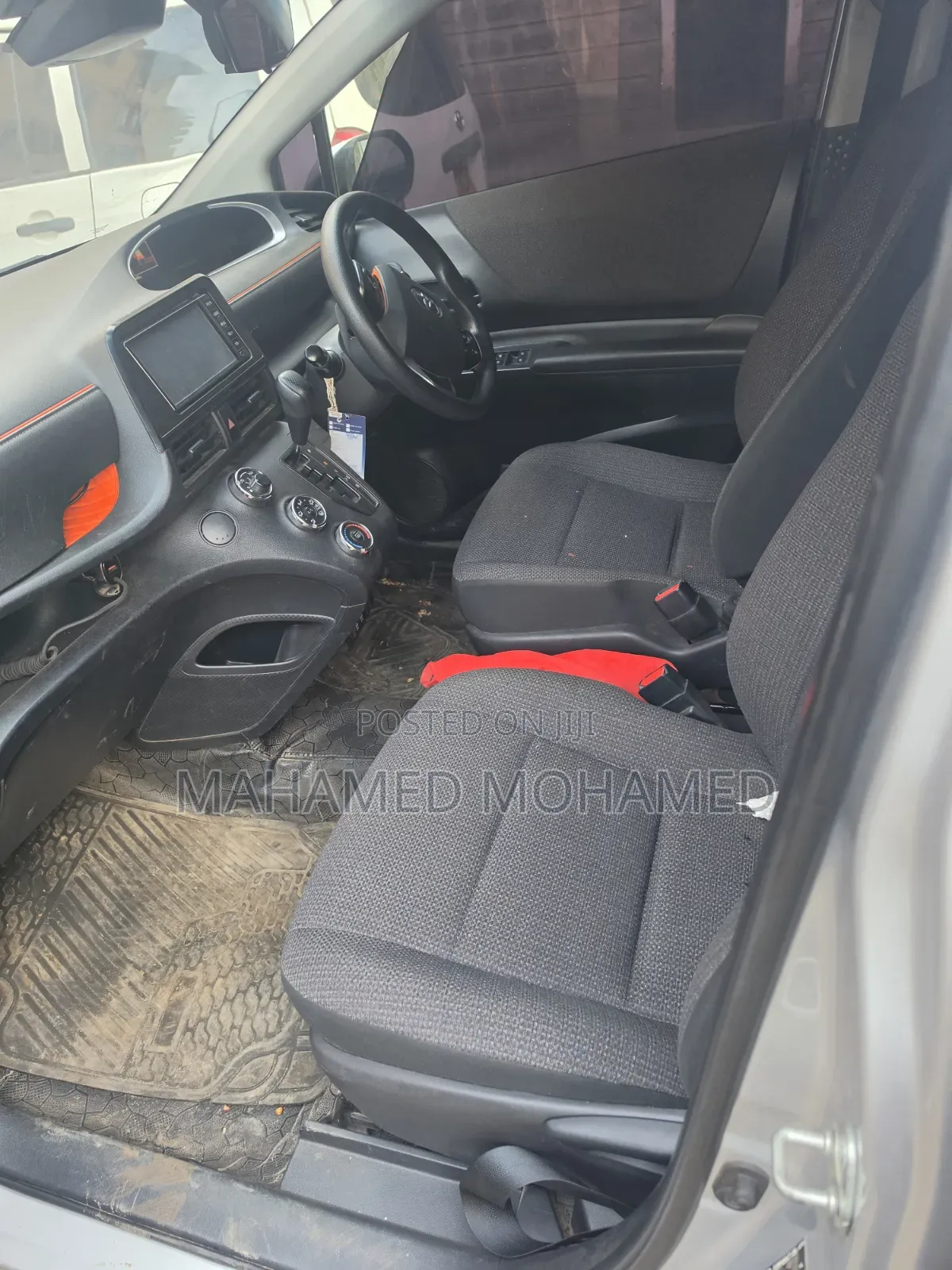 Toyota Sienta 2019 Silver