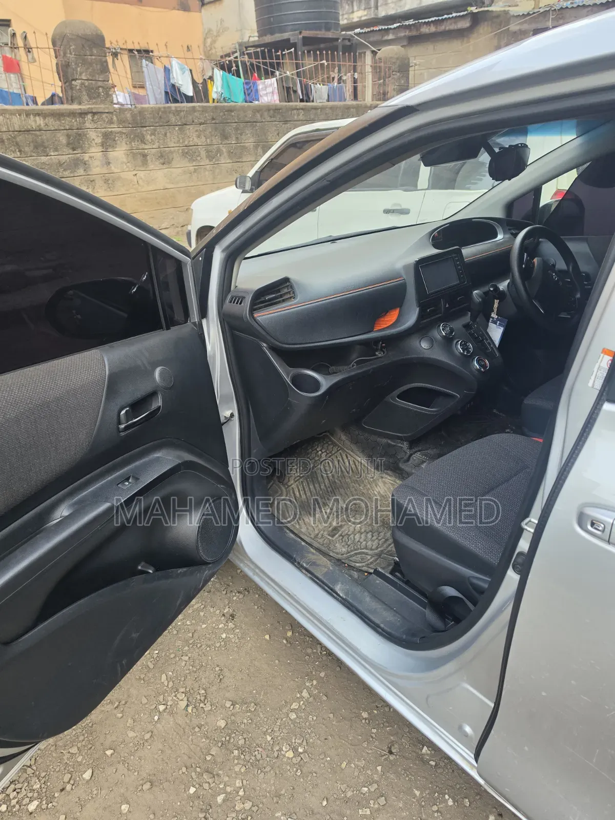 Toyota Sienta 2019 Silver
