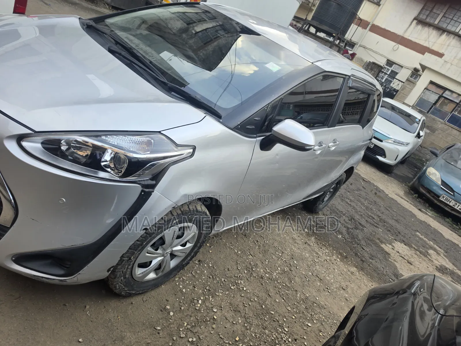 Toyota Sienta 2019 Silver