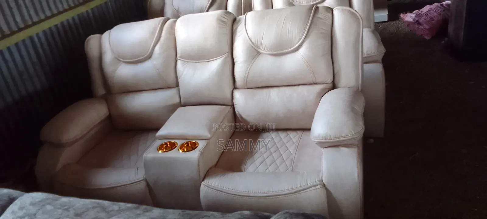 Semi-Ricliner 7 Seater(3-2-1-1)Design