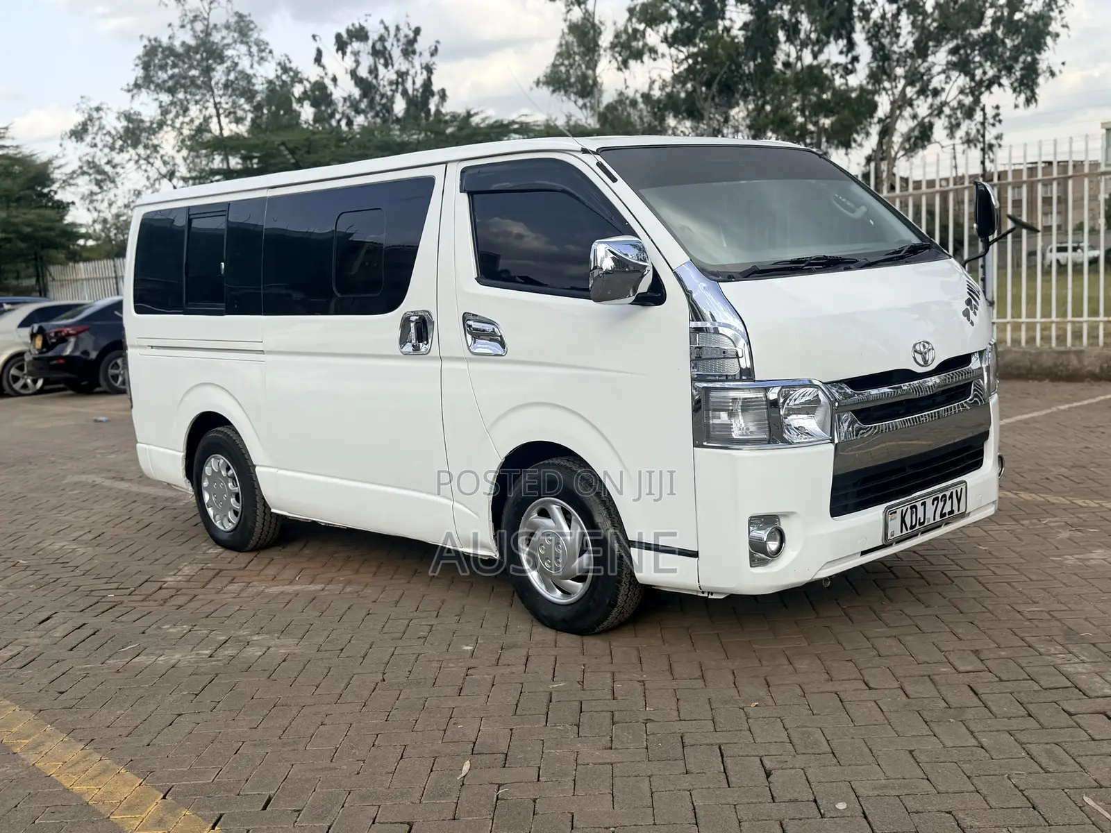 Toyota HiAce 2016 White