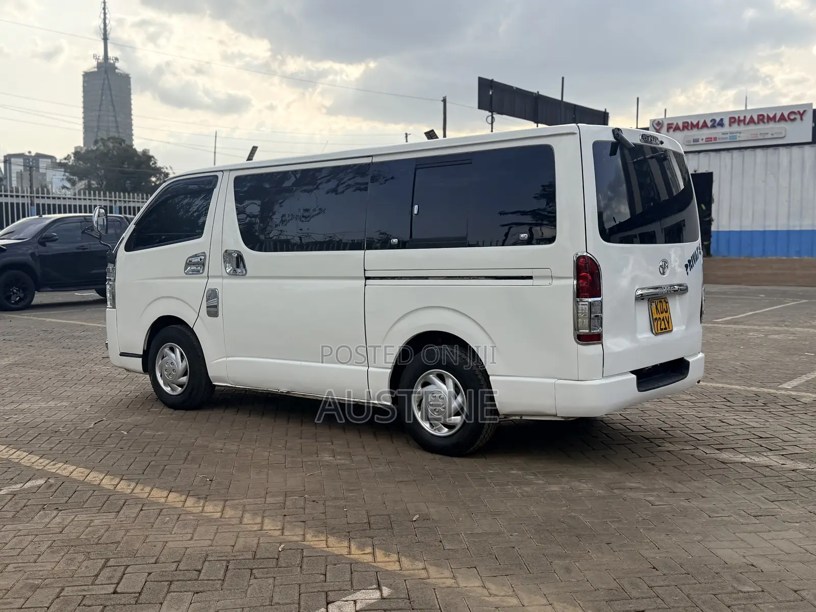 Toyota HiAce 2016 White
