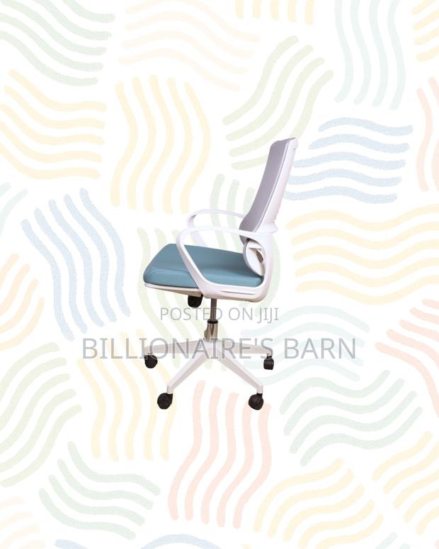 Practical White Mid Back Mesh Office Chair for Daily Office Comfort - thumbnail 2