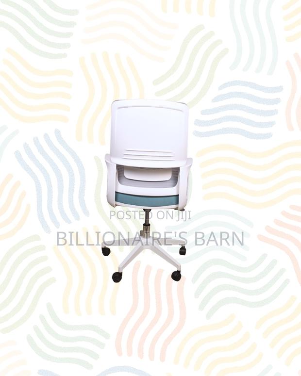 Practical White Mid Back Mesh Office Chair for Daily Office Comfort - thumbnail 3