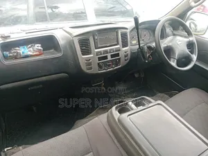 Nissan Caravan (Urvan) 2012 Yellow