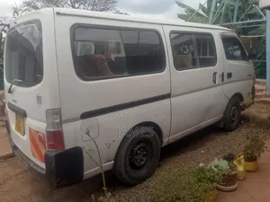 Nissan Caravan (Urvan) 2004 White