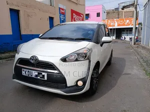 Toyota Sienta 2020 White